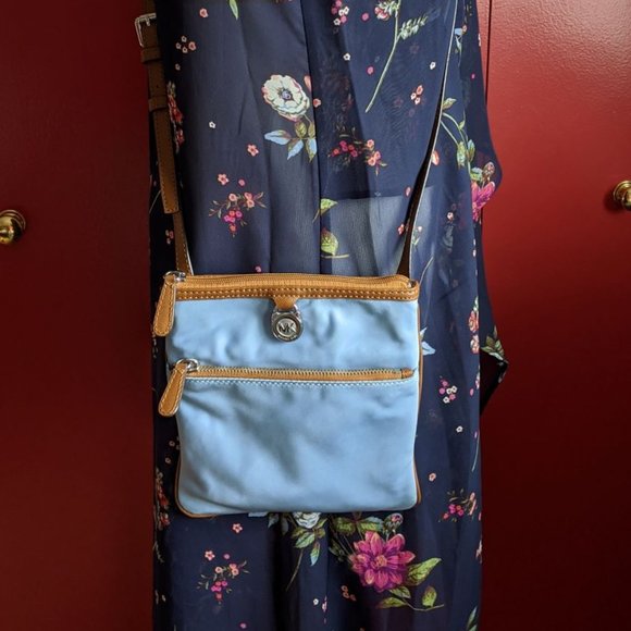 Michael Kors * Kempton Small Pocket Crossbody Bag - Picture 1 of 11